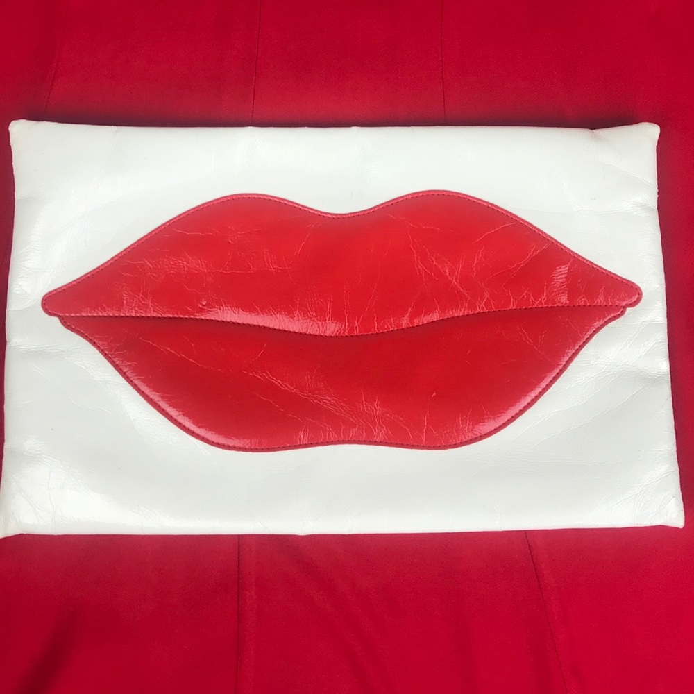 🌺🌺 Lisa Perry Lips Cosmetic Bag
